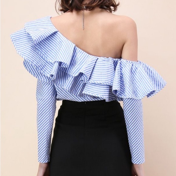 Chicwish ONE-SHOULDER RUFFLE TOP IN BLUE - Picture 2 of 4